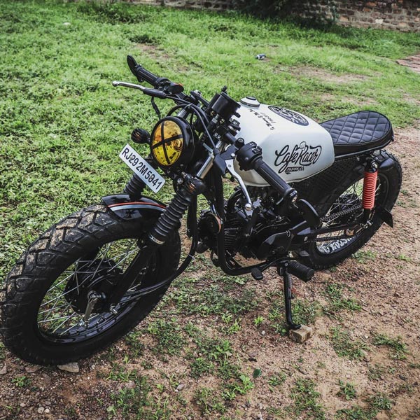 यकीन करेंगे कि यह है एक Hero Splendor मोटरसाइकिल? दिया गया है शानदार Cafe Racer लुक