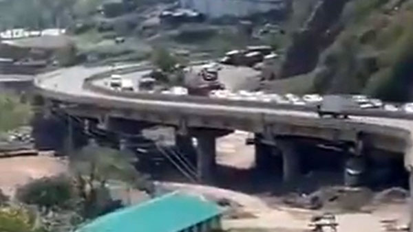हिमाचल में प्रवेश करने के लिए लगी हजारों वाहनों की कतार, जाम का वीडियो हुआ वायरल