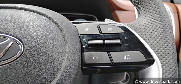 Hyundai Alcazar Review: हुंडई अल्काजार रिव्यू: फीचर्स, ड्राइविंग, माइलेज, इंजन, डिजाईन, सीटिंग जानकारी
