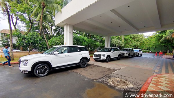 Hyundai Alcazar Review: हुंडई अल्काजार रिव्यू: फीचर्स, ड्राइविंग, माइलेज, इंजन, डिजाईन, सीटिंग जानकारी