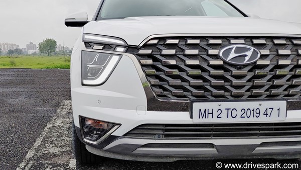Hyundai Alcazar Review: हुंडई अल्काजार रिव्यू: फीचर्स, ड्राइविंग, माइलेज, इंजन, डिजाईन, सीटिंग जानकारी
