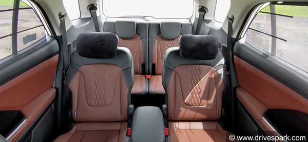 Hyundai Alcazar Review: हुंडई अल्काजार रिव्यू: फीचर्स, ड्राइविंग, माइलेज, इंजन, डिजाईन, सीटिंग जानकारी