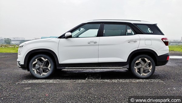 Hyundai Alcazar Review: हुंडई अल्काजार रिव्यू: फीचर्स, ड्राइविंग, माइलेज, इंजन, डिजाईन, सीटिंग जानकारी