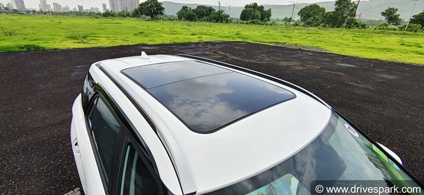 Hyundai Alcazar Review: हुंडई अल्काजार रिव्यू: फीचर्स, ड्राइविंग, माइलेज, इंजन, डिजाईन, सीटिंग जानकारी