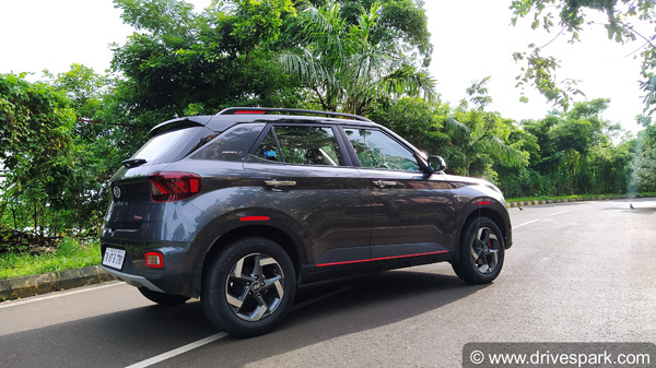 Hyundai Venue Petrol Variant Explained: हुंडई वेन्यू पेट्रोल वैरिएंट: जानें फीचर्स, कीमत, इंजन, रंग जानकारी