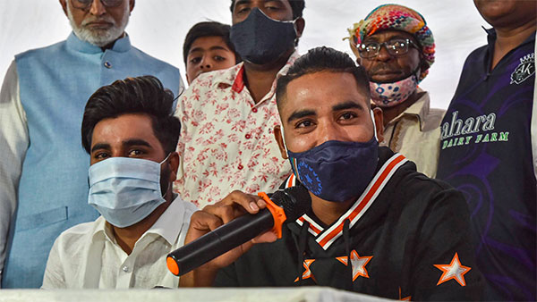 भारतीय गेंदबाज मो. सिराज के पास आज भी है उनकी पुरानी Bajaj Platina, संघर्ष की है निशानी