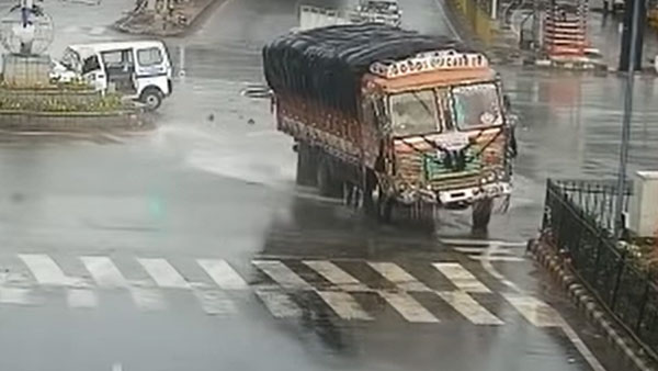 रेड लाइट सिग्नल तोड़ना हो सकता है बेहद खतरनाक, Hyderabad Police ने जारी किया यह वीडियो