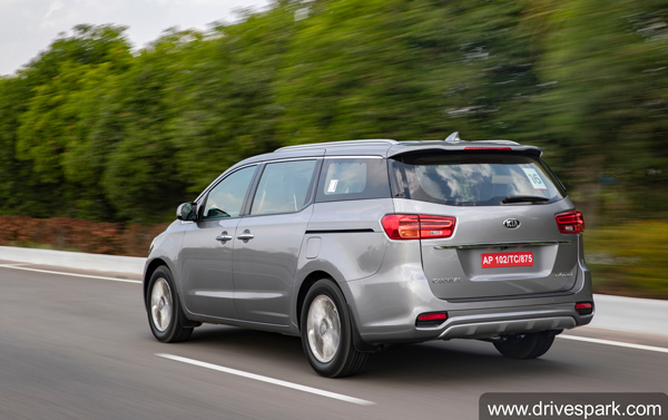 Kia Carnival Given To Additional Collectors: तेलंगाना में 32 एडिशन कलेक्टर्स को सौंपी गयी किया कार्निवल, कोविड के दौर में खरीदी गयी 30 लाख वाली कारें