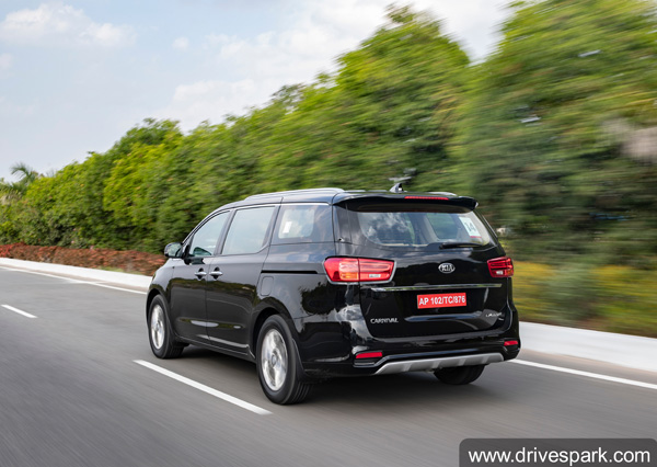 Kia Carnival Given To Additional Collectors: तेलंगाना में 32 एडिशन कलेक्टर्स को सौंपी गयी किया कार्निवल, कोविड के दौर में खरीदी गयी 30 लाख वाली कारें