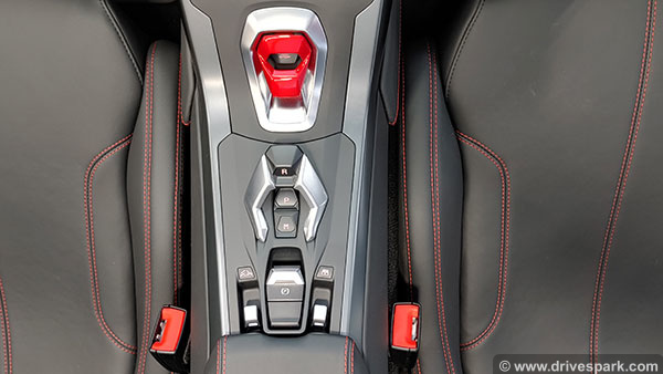 Lamborghini Huracan Evo RWD Spyder Review (First Look): लेम्बोर्गिनी हुराकन ईवो रियर-व्हील-ड्राइव स्पायडर रिव्यू: डिजाईन, फीचर्स, इंजन जानकारी