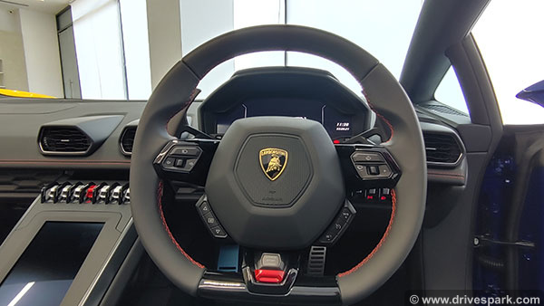 Lamborghini Huracan Evo RWD Spyder Review (First Look): लेम्बोर्गिनी हुराकन ईवो रियर-व्हील-ड्राइव स्पायडर रिव्यू: डिजाईन, फीचर्स, इंजन जानकारी