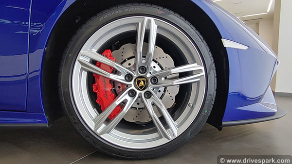 Lamborghini Huracan Evo RWD Spyder Review (First Look): लेम्बोर्गिनी हुराकन ईवो रियर-व्हील-ड्राइव स्पायडर रिव्यू: डिजाईन, फीचर्स, इंजन जानकारी