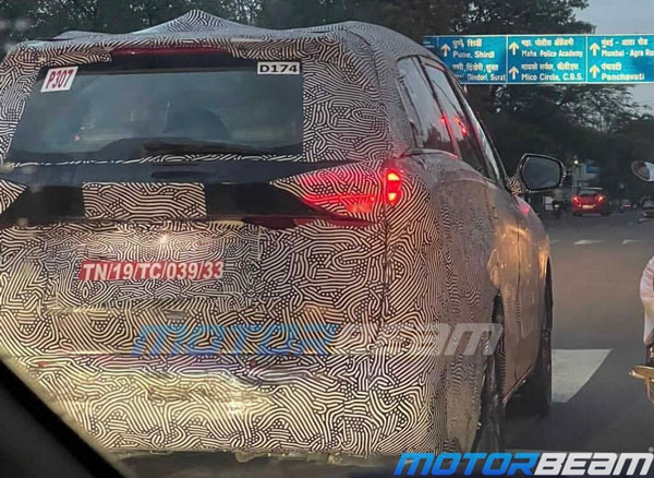 Mahindra XUV700 का टॉप-स्पेक वैरिएंट टेस्टिंग के दौरान आया नजर, रियर प्रोफाइल का हुआ खुलासा