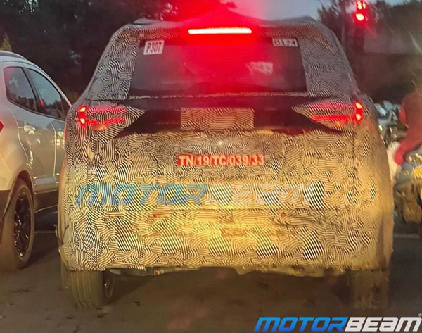 Mahindra XUV700 का टॉप-स्पेक वैरिएंट टेस्टिंग के दौरान आया नजर, रियर प्रोफाइल का हुआ खुलासा