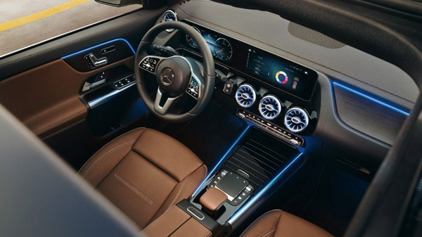 Mercedes-Benz ने लाॅन्च के सिर्फ दो सप्ताह के भीतर बढ़ा दी इस कार की कीमत, अब हो गई इतनी महंगी