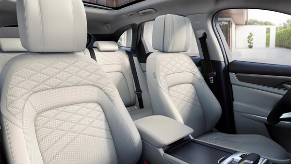 Jaguar India ने शुरू की नई F-Pace SVR की बुकिंग, जानें कैसे करा सकते हैं बुक