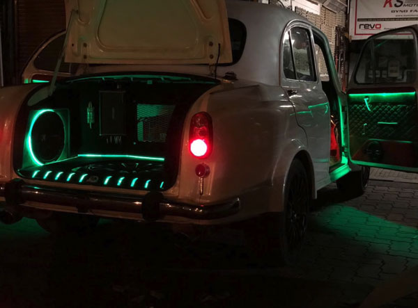 यह Hindustan Ambassador पैदा करती है 200bhp की पावर, देती है BMW कार को टक्कर