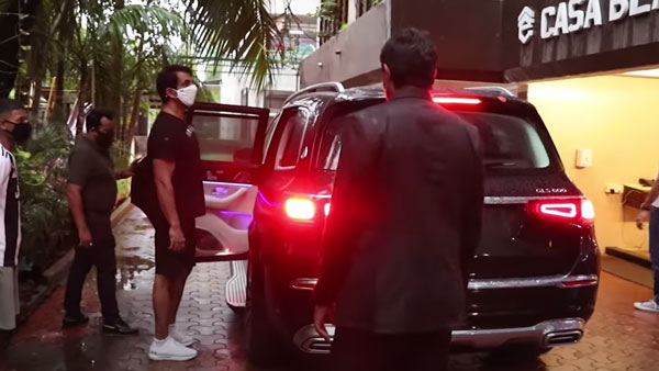 Actor सोनू सूद ने अपने बेटे को गिफ्ट की Mercedes Maybach GLS600, टेस्ट ड्राइव लेते आए नजर