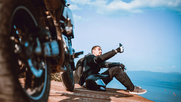 Motorcycle से लंबी दूरी की यात्रा करने जा रहे हैं, जो इन बातों का जरूर रखें ध्यान