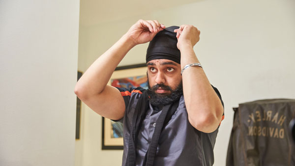सिख बाइक राइडर्स के लिए हेलमेट का काम करेगी यह पगड़ी, जानें Tough Turban की खासियत