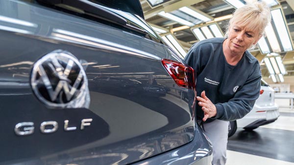 Volkswagen ने अपने ग्राहकों के लिए शुरू किया मानसून कार केयर सर्विस, जानें क्या होंगे फायदे