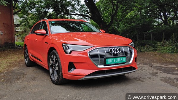 Audi e-Tron Review: ऑडी ई-ट्रॉन रिव्यू: जानिए फीचर्स, रेंज और परफॉर्मेंस के बारे में