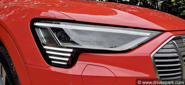 Audi e-Tron Review: ऑडी ई-ट्रॉन रिव्यू: जानिए फीचर्स, रेंज और परफॉर्मेंस के बारे में