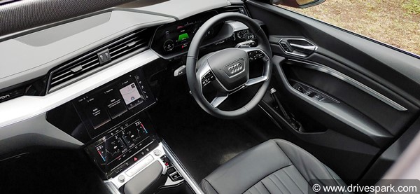 Audi e-Tron Review: ऑडी ई-ट्रॉन रिव्यू: जानिए फीचर्स, रेंज और परफॉर्मेंस के बारे में