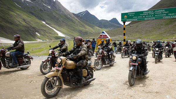 कारगिल विजय दिवस पर 75 जावा बाइक से भारतीय सैनिकों ने निकाली रैली, शहीद वीरों को दी श्रद्धांजली