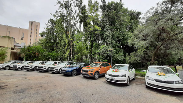 स्कोडा कुशाक की बुकिंग 3000 यूनिट के हुई पार, इस डीलरशिप ने की एक साथ 50 कारों की डिलीवरी