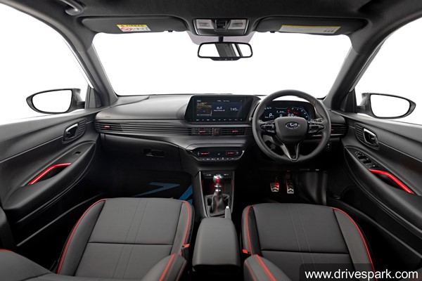 नई Hyundai i20 N-Line मौजूदा स्टैंडर्ड i20 से कितनी है अगल, जानें इंजन, फीचर्स और अन्य चीजों के बारे में