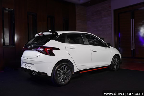 नई Hyundai i20 N-Line मौजूदा स्टैंडर्ड i20 से कितनी है अगल, जानें इंजन, फीचर्स और अन्य चीजों के बारे में