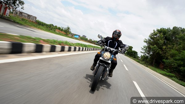 Royal Enfield Interceptor 650 रिव्यू: परफॉर्मेंस, राइडिंग अनुभव, फीचर्स, इंजन, डिजाईन, वारंटी जानकारी