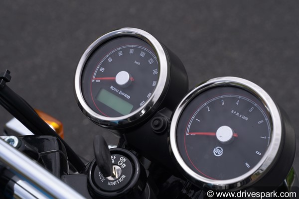 Royal Enfield Interceptor 650 रिव्यू: परफॉर्मेंस, राइडिंग अनुभव, फीचर्स, इंजन, डिजाईन, वारंटी जानकारी