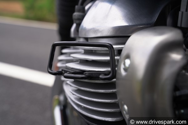 Royal Enfield Interceptor 650 रिव्यू: परफॉर्मेंस, राइडिंग अनुभव, फीचर्स, इंजन, डिजाईन, वारंटी जानकारी