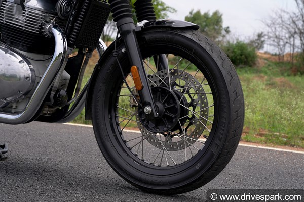 Royal Enfield Interceptor 650 रिव्यू: परफॉर्मेंस, राइडिंग अनुभव, फीचर्स, इंजन, डिजाईन, वारंटी जानकारी