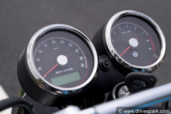 Royal Enfield Interceptor 650 रिव्यू: परफॉर्मेंस, राइडिंग अनुभव, फीचर्स, इंजन, डिजाईन, वारंटी जानकारी