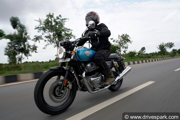 Royal Enfield Interceptor 650 रिव्यू: परफॉर्मेंस, राइडिंग अनुभव, फीचर्स, इंजन, डिजाईन, वारंटी जानकारी