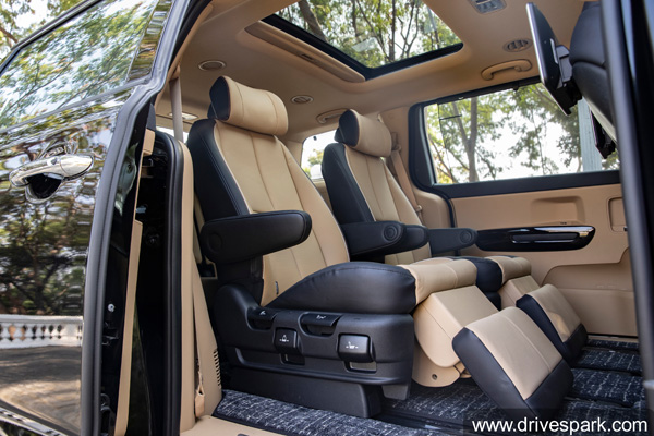 Kia Carnival का एक नया Limousine वैरिएंट सितंबर में हो सकता है लॉन्च, जानें क्या हो सकता है नया