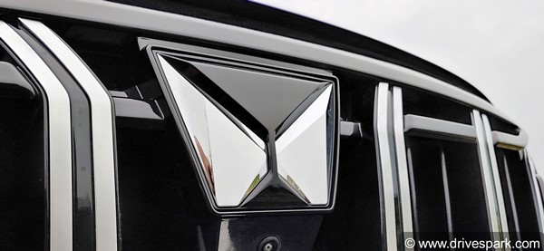 Mahindra XUV700 का उत्पादन हुआ शुरू, देखें पहले यूनिट की तस्वीरें