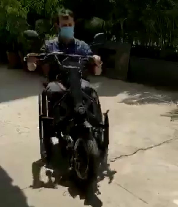 इलेक्ट्रिक व्हील चेयर के इनोवेशन से हुए प्रभावित हुए आनंद महिंद्रा, की मदद की पेशकश
