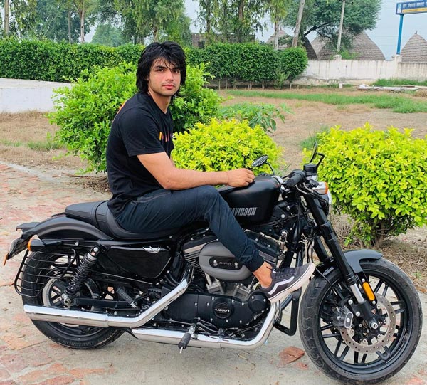 ओलंपिक स्वर्ण विजेता नीरज चोपड़ा हैं मोटरसाइकिल्स के दीवाने, गैरेज में शामिल है हार्ले डेविडसन