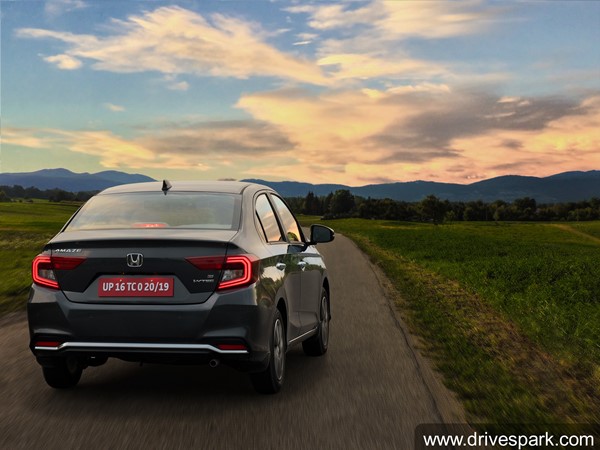 2021 Honda Amaze रिव्यू: डिजाईन, फीचर्स, वैरिएंट, इंजन, माइलेज जानकारी