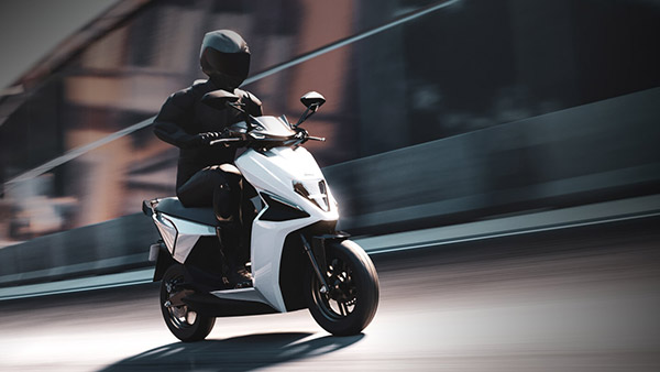 Simple One Electric Scooter 1.09 लाख रुपये में हुई लॉन्च, किमी रेंज, फीचर्स, चार्जिंग, डिलीवरी जानकारी