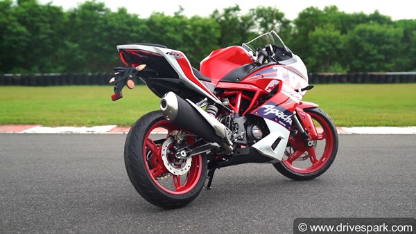 2021 TVS Apache RR 310 Review: नई टीवीएस अपाचे आरआर 310 डिजाईन इंजन राइडिंग अनुभव फीचर्स जानकारी