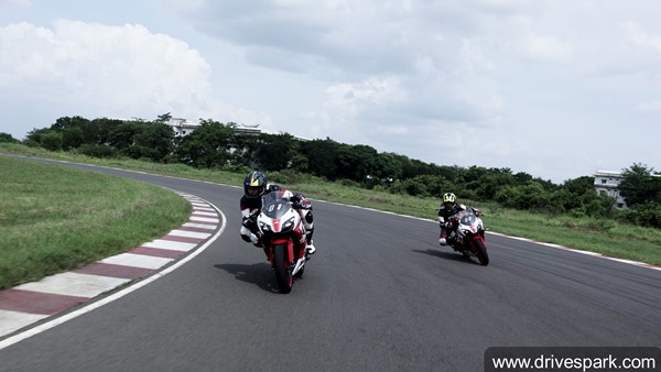 2021 TVS Apache RR 310 Review: नई टीवीएस अपाचे आरआर 310 डिजाईन इंजन राइडिंग अनुभव फीचर्स जानकारी