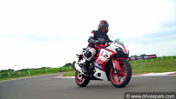 2021 TVS Apache RR 310 Review: नई टीवीएस अपाचे आरआर 310 डिजाईन इंजन राइडिंग अनुभव फीचर्स जानकारी
