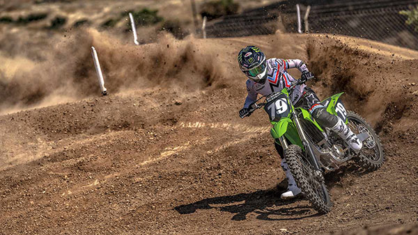 Kawasaki KX250 और KX450 डर्ट मोटरसाइकिल भारत में हुईं लॉन्च, जानें क्या है कीमत और फीचर्स
