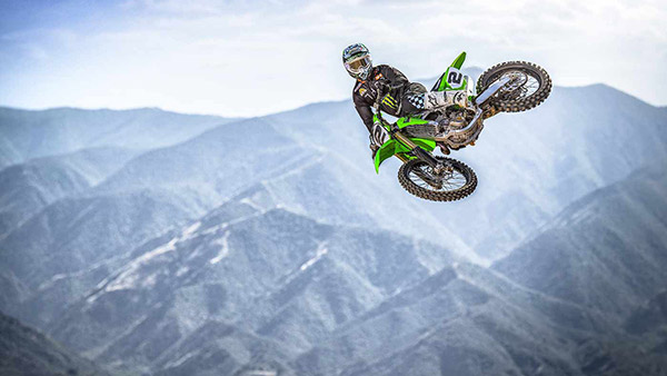 Kawasaki KX250 और KX450 डर्ट मोटरसाइकिल भारत में हुईं लॉन्च, जानें क्या है कीमत और फीचर्स