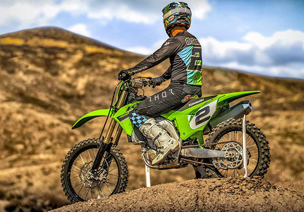 Kawasaki KX250 और KX450 डर्ट मोटरसाइकिल भारत में हुईं लॉन्च, जानें क्या है कीमत और फीचर्स